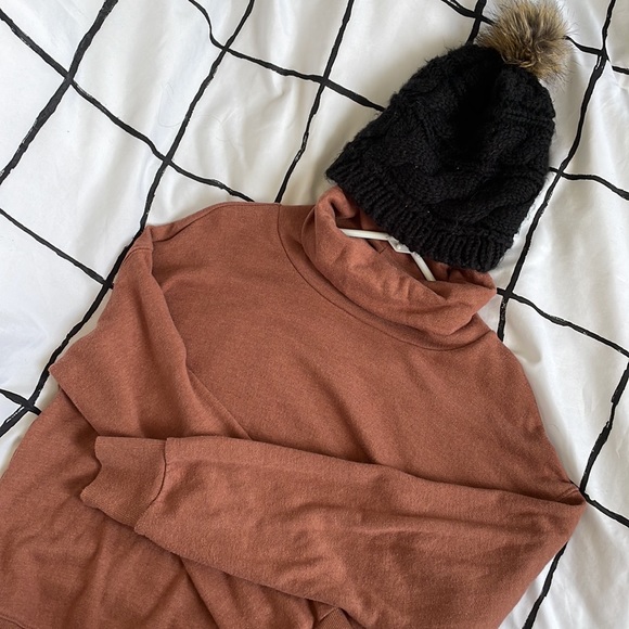 Cowl neck Pullover 🦩🌟 - Picture 3 of 7